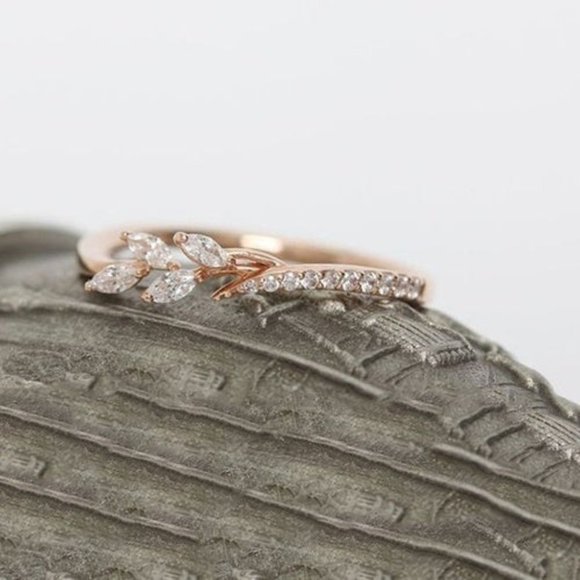 18k Rose Gold Eternity Leaf Ring - Picture 2 of 7